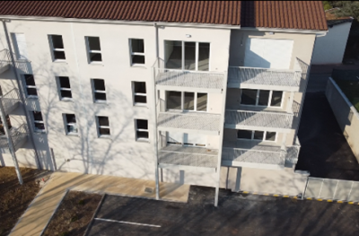 photo vue aerienne de la façade de l'immeuble Les Pins